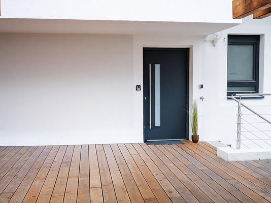 Eingang mit Terrasse