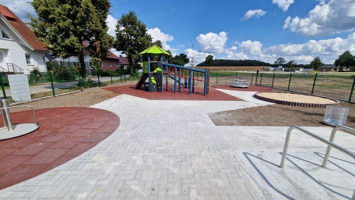 neu errichteter Spielplatz