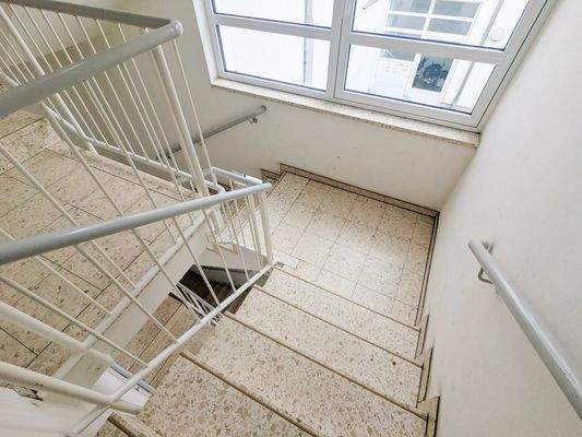 Haus4_Treppen nach unten