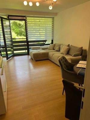 Wohnbereich m. Zugang z. Balkon