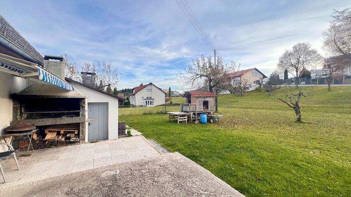 Terrasse EG und Grundstücksbereich