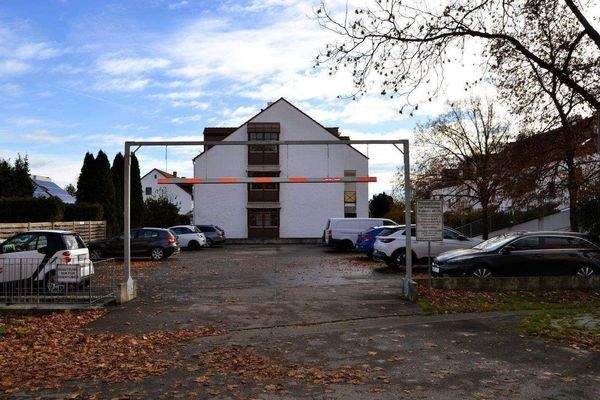 Park Stellflächen vor dem Haus