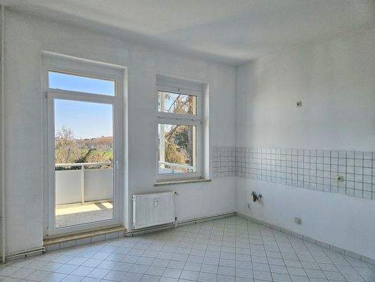 Küche mit Balkon.jpg