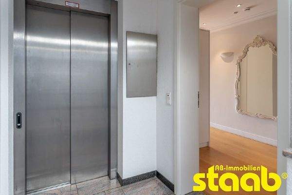 direkt mit dem Aufzug in die Wohnung