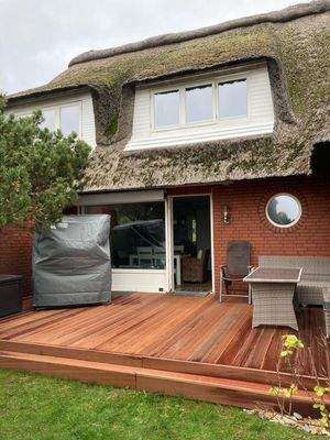 altes Reetdach, Holzdeck neu