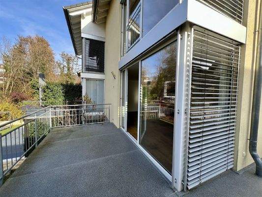 Balkon übers Eck im EG