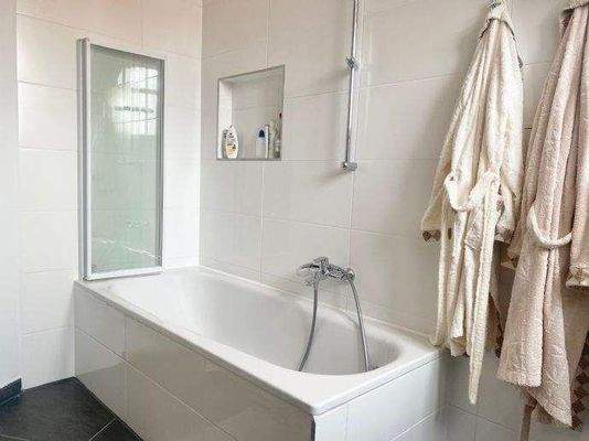 Badezimmer Ansicht 1