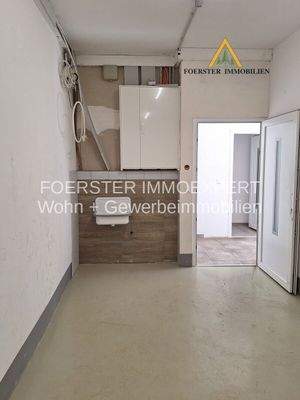 Lagerraum mit Waschbecken