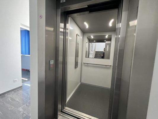 Stiegenhaus mit Lift