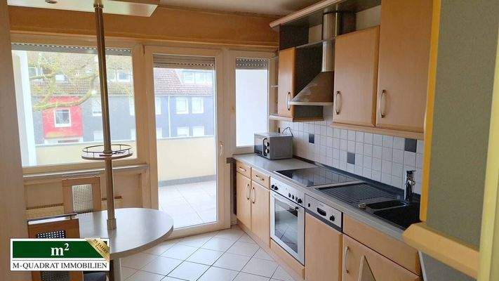 Küche mit Zugang zur Loggia