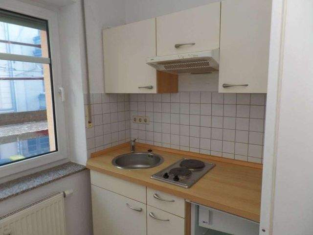 großzügig geschnittene 2-Raumwohnung mit Balkon in guter Lage - Photo 2