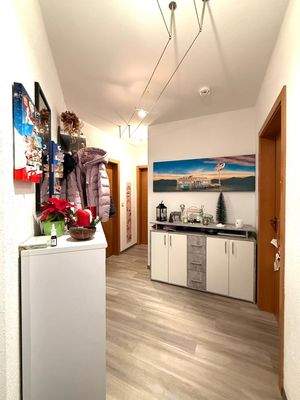 Moderner Flur mit Dekor