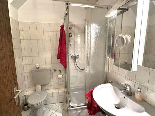 Dusche im Badezimmer