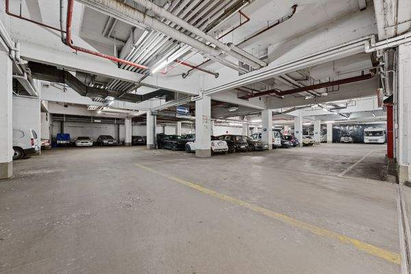 Tiefgarage/ Stellplatz