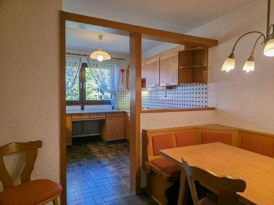 Esszimmer mit Blick in die Küche