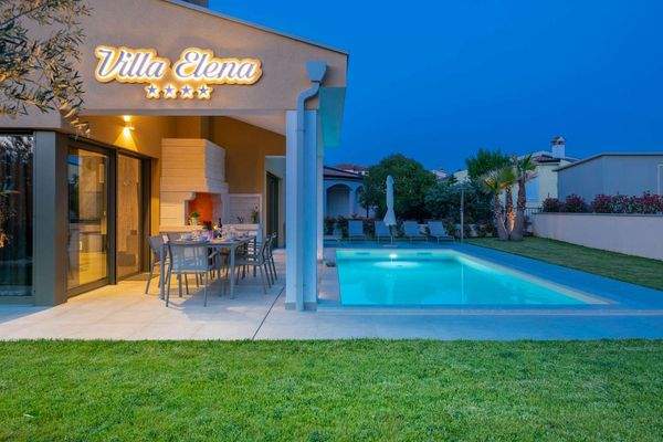 Pool-Terrasse-offener Kamin.jpg