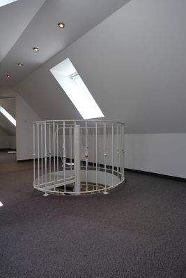 1. Zimmer im Dachgeschoss mit Wendeltreppe