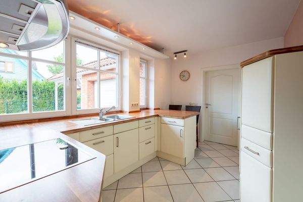 Große Küche im Erdgeschoss