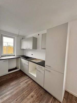 hier werden demnächst die E-Geräte eingebaut.jpg