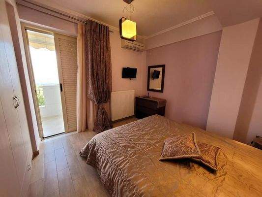 Kreta, Argouli: Zweistöckiges Haus mit Keller zu verkaufen