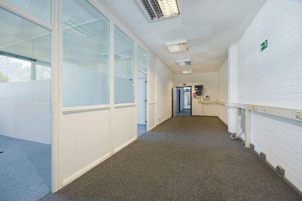 eigener Flur mit Büromöglichkeit