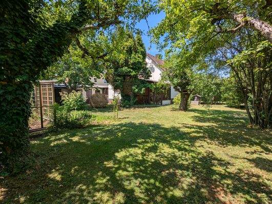 Grundstück mit Altbestand