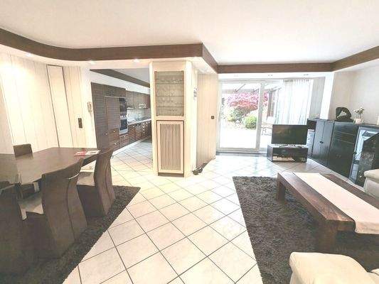 Wohn- und Essbereich mit offener Küche