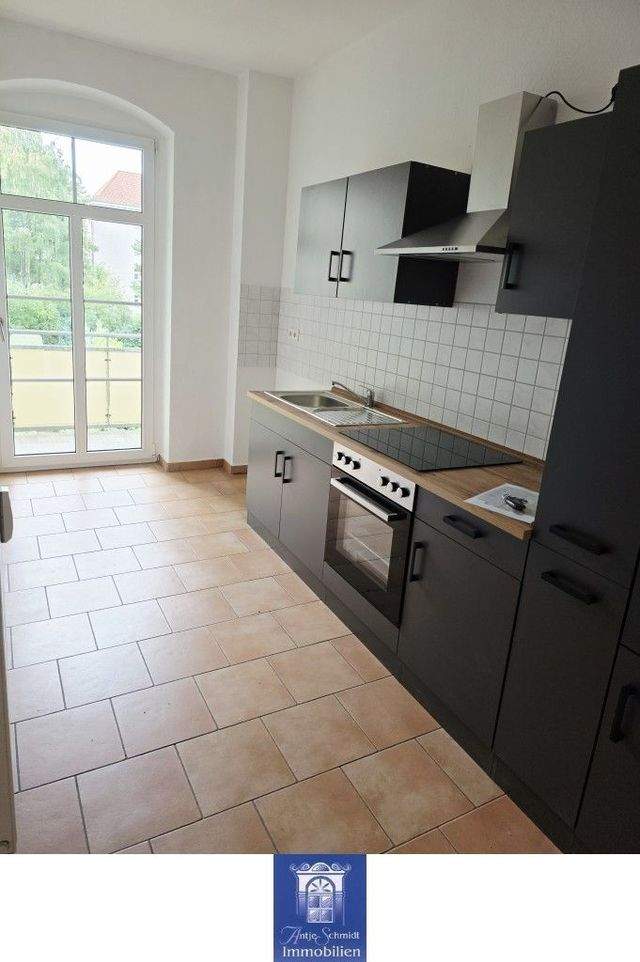 Bezaubernde Wohnung mit Einbauküche und Balkon! - Foto 1
