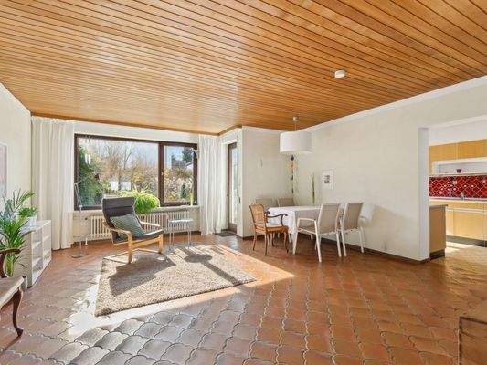 Wohnzimmer und Küche EG