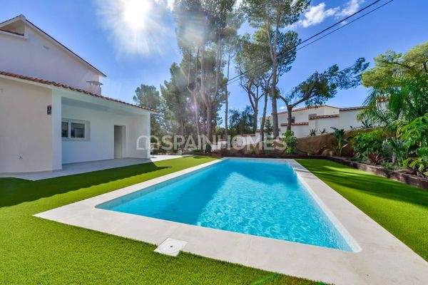 3-Bedroom House with Pool in Altea Alicante