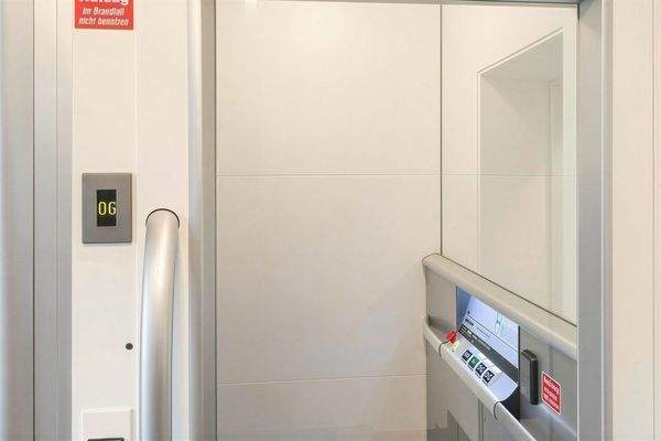 Aufzug außen 