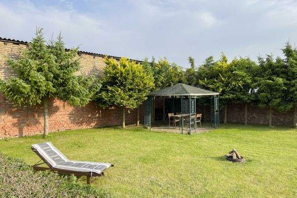 Garten mit Feuerstelle