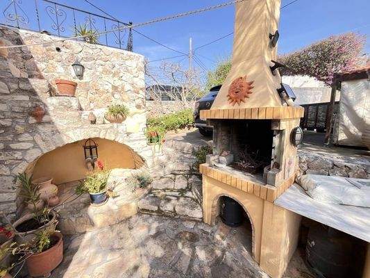 Kreta, Paleloni – Traditionelles kretisches Haus mit ikonischen Steinbögen