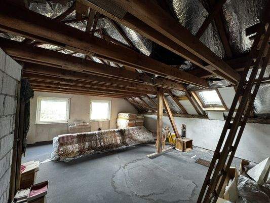 Ausbaubarer Dachboden