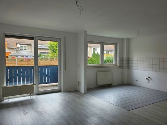 Wohnküche mit Balkon.jpg