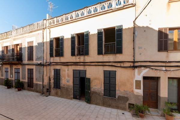 Dorfhaus im Zentrum von Son Servera mit Garten und Terrasse zum Renovieren