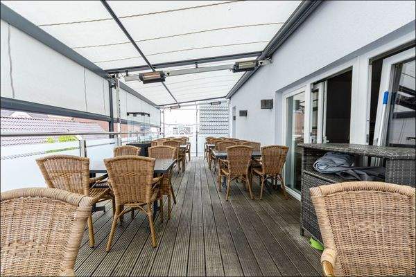 Überdachte Dachterrasse