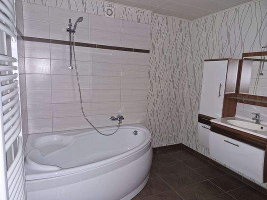 Badezimmer Wohnung 1 DG