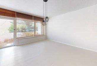 Living-Room-Defurnished (5)