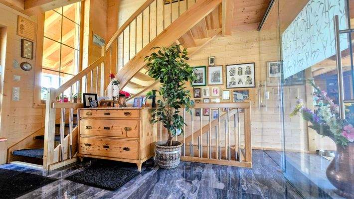 EG Eingang und Treppenhaus.jpg