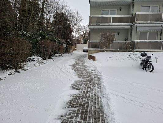 Zufahrt zur Hauseingangsseite (Westseite)