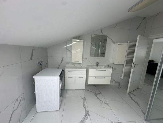 Modernes Badezimmer_