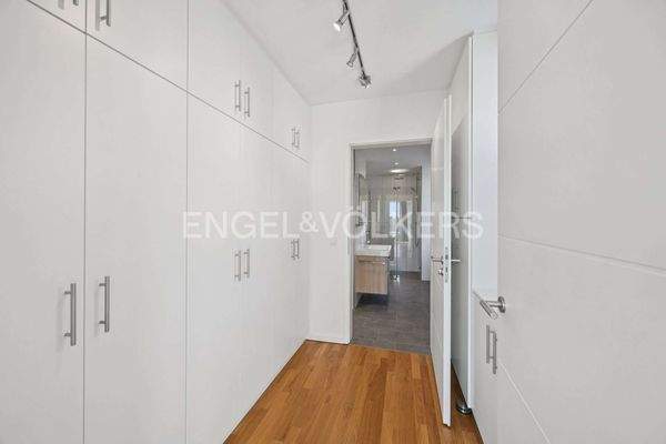 Ankleide mit Einbauschränken