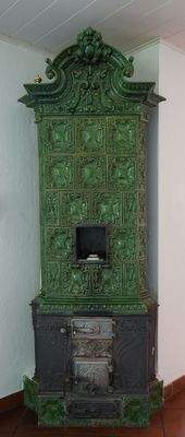 ...mit traumhaftem Kachelofen...