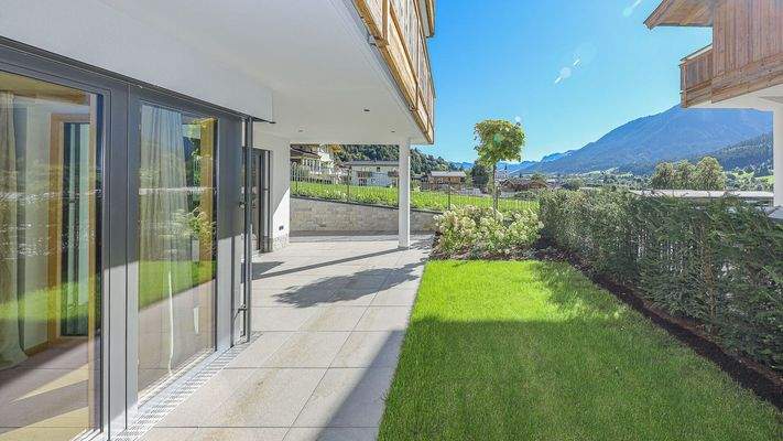 KITZIMMO-Luxuriöse Gartenwohnung mit eigenem Wellnessbereich - Immobilien Brixen.