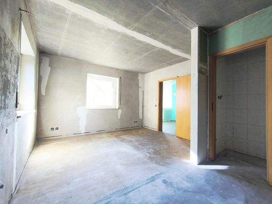 Küche mit Abstellraum