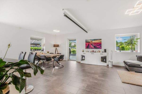 Offener Wohn- und Essbereich