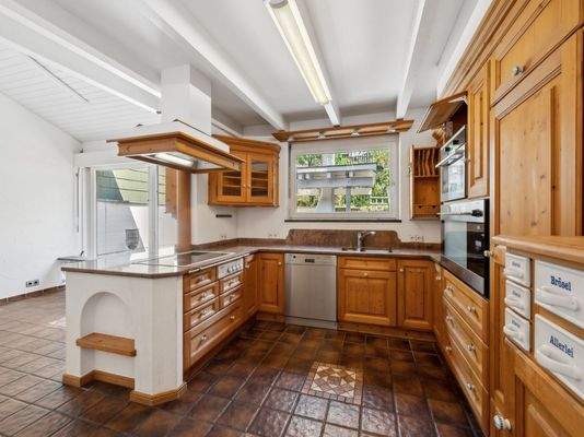 Küche mit Einbauküche