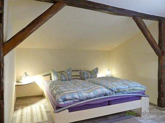 Doppelbett in der Nische