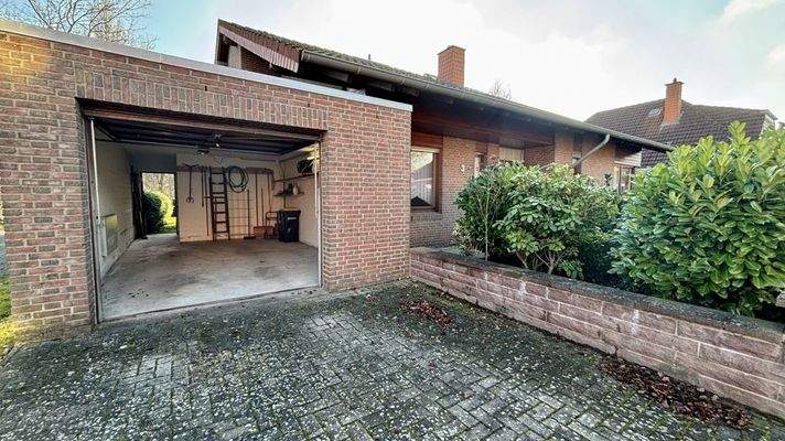 Garage und Gartenschuppen mit Zugang